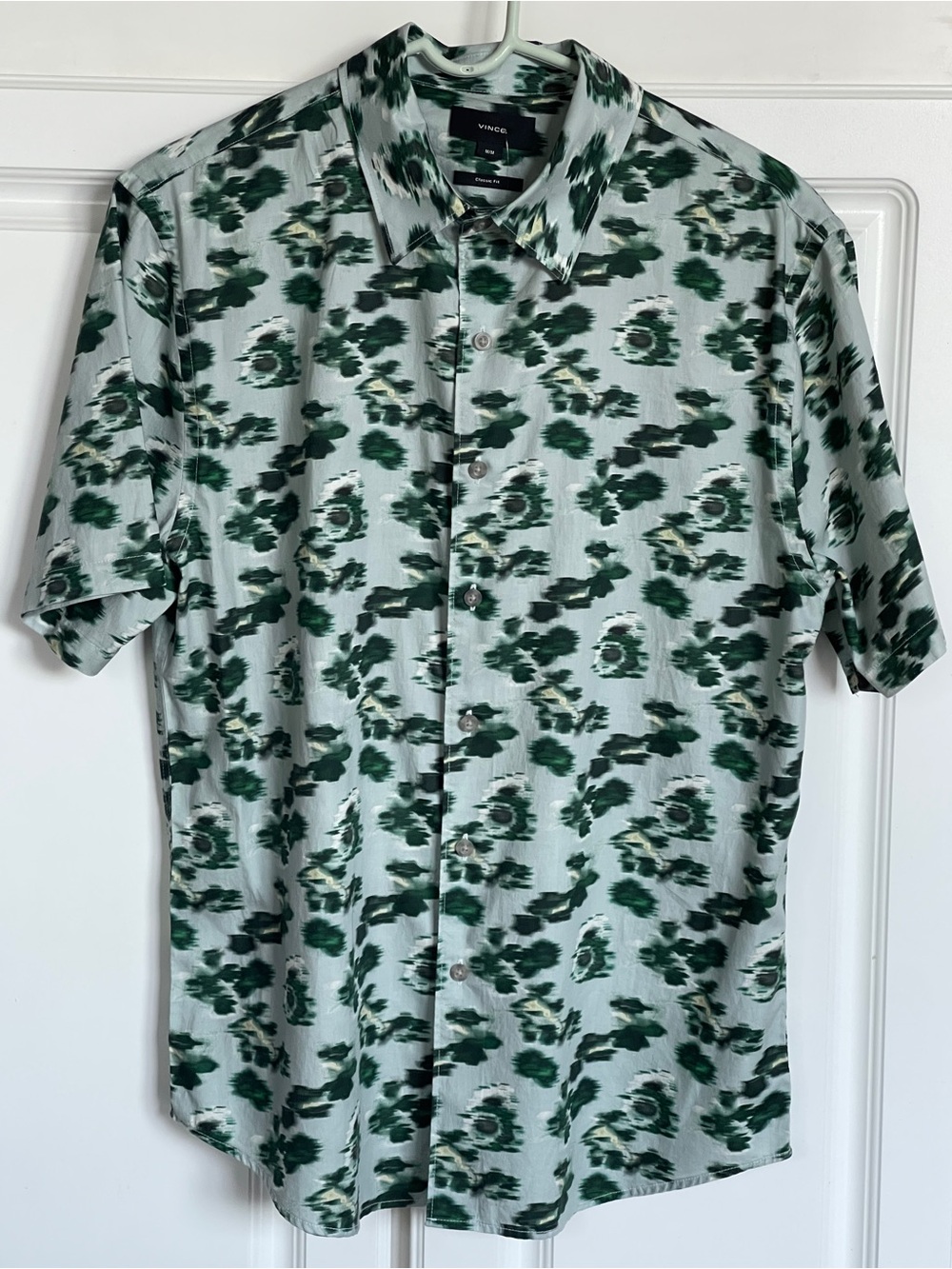 NWT VINCE. Hazy Camellia Sport Shirt Men's Size M Green M08561591
